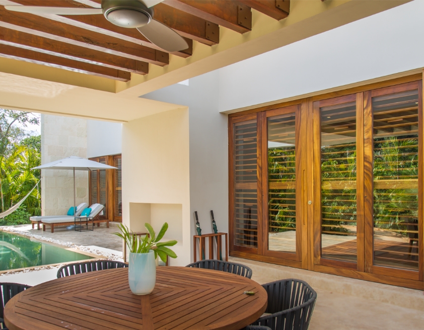 <p class="residence-type">Villa</p> <hr class="other-stay-divider"><a href="/stay/family-villa/" class="villa-link"><p class="royal-slider-title">Family Villa</p></a>